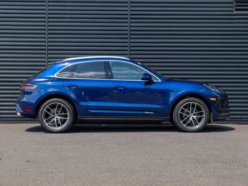 Certified 2024 Porsche Macan AWD/4WD image 9