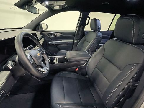Used 2026 Chevrolet Traverse LT image 3