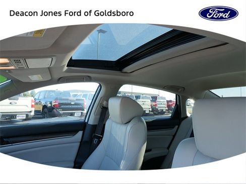 Used 2022 Honda Accord Touring image 29