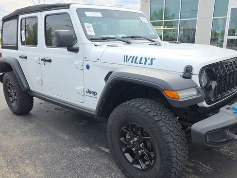 Used 2024 Jeep Wrangler Unlimited image 6