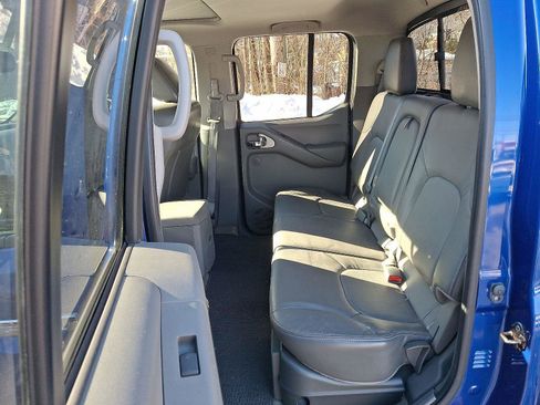 Used 2014 Nissan Frontier SL w/ SL Moonroof Package image 10