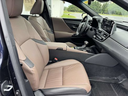 Used 2025 Lexus ES 300h w/ Technology Package FWD image 16