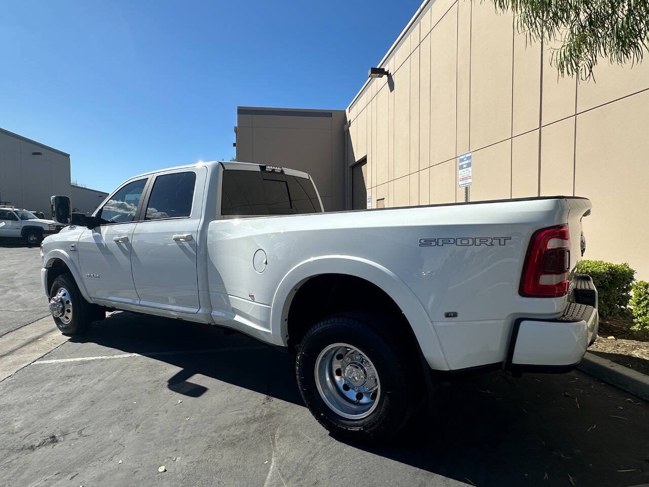 Used 2021 RAM 3500 Laramie AWD/4WD image 3