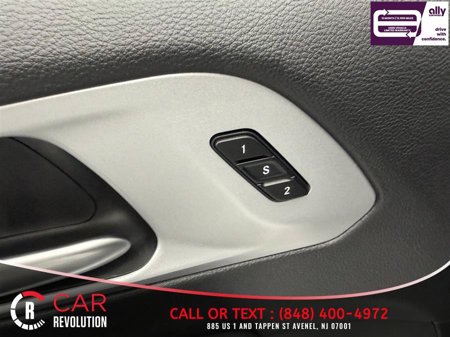 Used 2024 Chrysler Pacifica Limited FWD image 30
