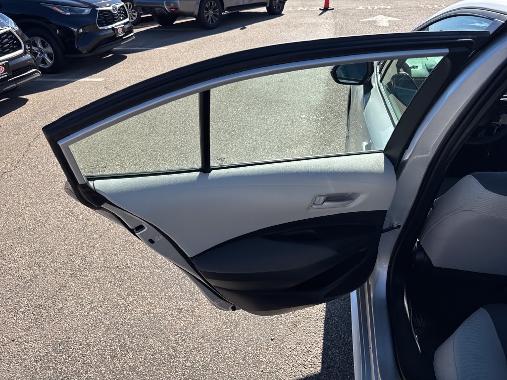 Used 2025 Toyota Corolla LE FWD image 40