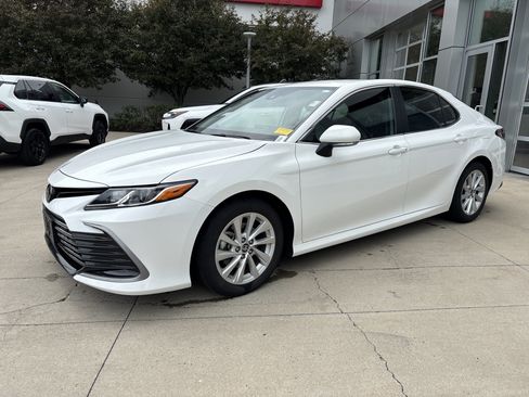 Used 2024 Toyota Camry LE w/ Convenience Package FWD image 3