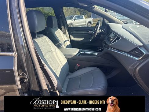 Used 2023 Buick Enclave Essence AWD/4WD image 18