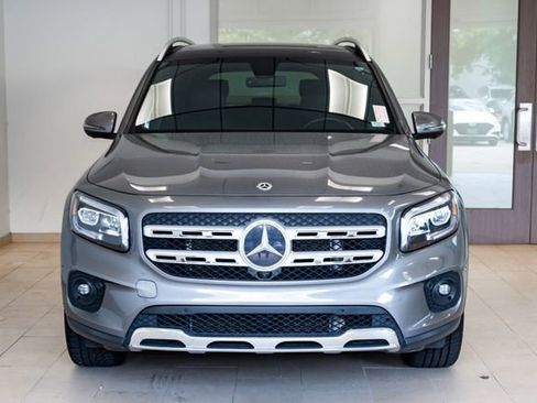 Used 2023 Mercedes-Benz GLB 250 4MATIC w/ Premium Package image 4