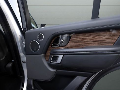 Used 2020 Land Rover Range Rover HSE image 33