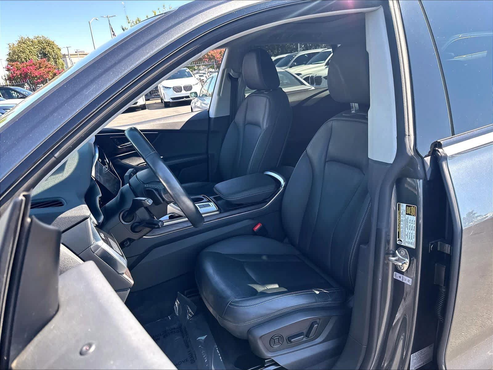 Used 2021 Audi Q8 Premium Plus w/ Premium Plus Package AWD/4WD image 23
