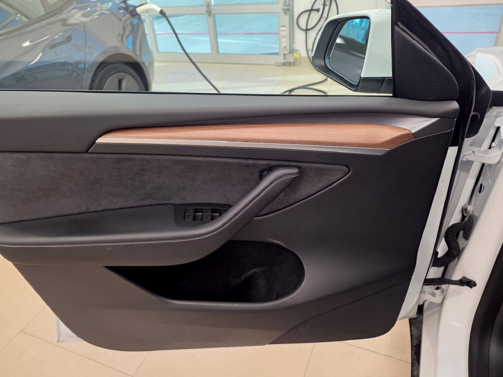 Used 2022 Tesla Model Y Performance AWD/4WD image 15