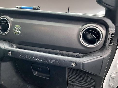 Used 2023 Jeep Wrangler Unlimited Rubicon 4xe image 11