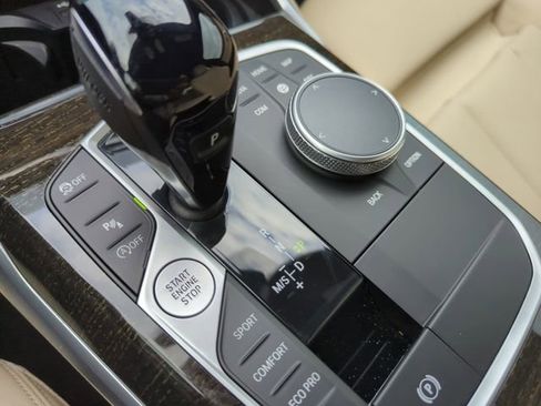 Certified 2022 BMW 330i xDrive Sedan w/ Convenience Package image 27