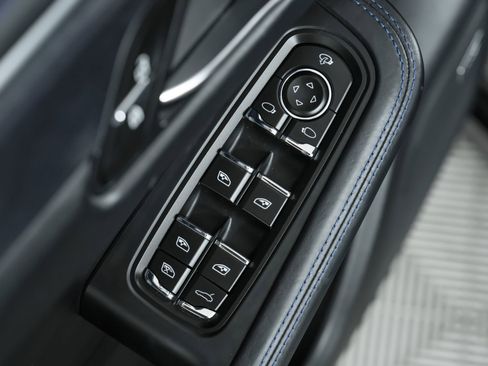 Used 2024 Porsche Macan GTS image 39