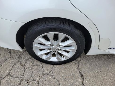 Used 2015 Lexus ES 300h w/ Navigation System Package image 34