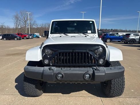 Used 2015 Jeep Wrangler Unlimited Sahara w/ Max Tow Package image 8