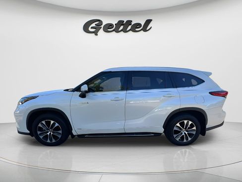 Used 2021 Toyota Highlander XLE AWD/4WD image 8