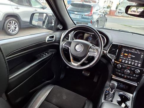 Used 2022 Jeep Grand Cherokee Laredo X image 14