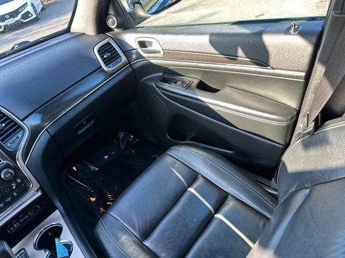 Used 2017 Jeep Grand Cherokee Limited image 22