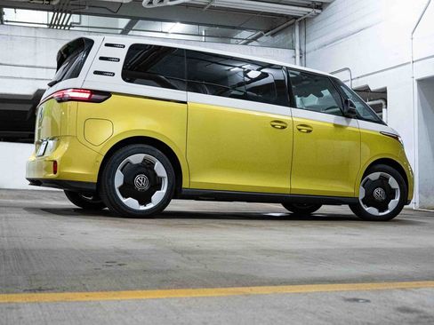 New 2025 Volkswagen ID. Buzz Pro S Plus image 6