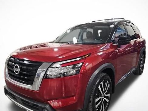 Used 2023 Nissan Pathfinder Platinum w/ Cargo Package AWD/4WD image 3