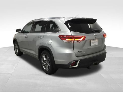Used 2019 Toyota Highlander Limited Platinum AWD/4WD image 16