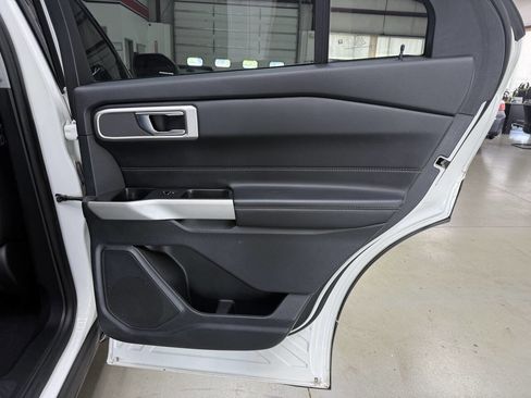 Used 2021 Ford Explorer XLT w/ Equipment Group 202A AWD/4WD image 15