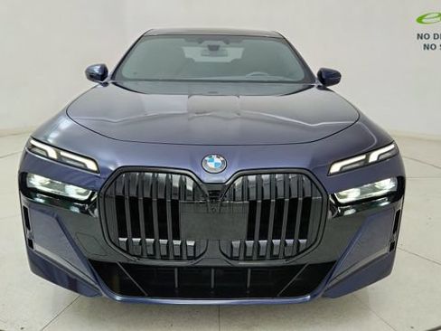 Used 2023 BMW 760i xDrive AWD/4WD image 13