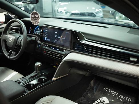 Used 2025 Toyota Camry SE w/ Multimedia Upgrade Package image 14