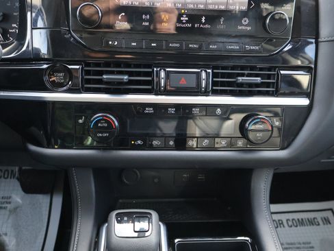 Used 2025 Nissan Pathfinder SL image 26