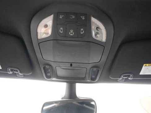 Used 2025 Chrysler Pacifica Limited FWD image 18