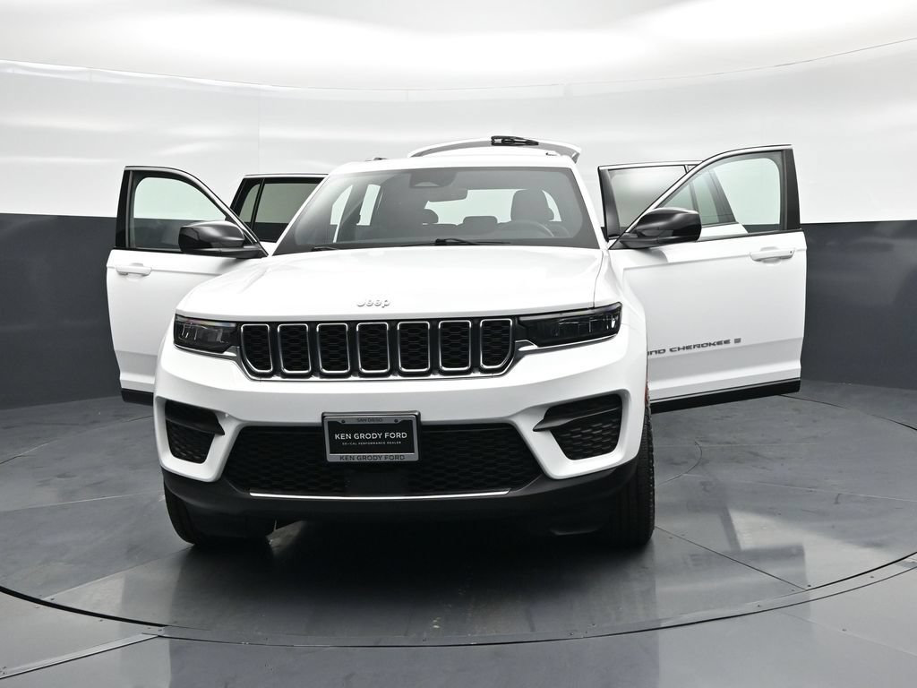Used 2025 Jeep Grand Cherokee Laredo w/ Luxury Tech Group I AWD/4WD image 27
