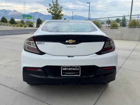 Used 2016 Chevrolet Volt LT FWD image 4