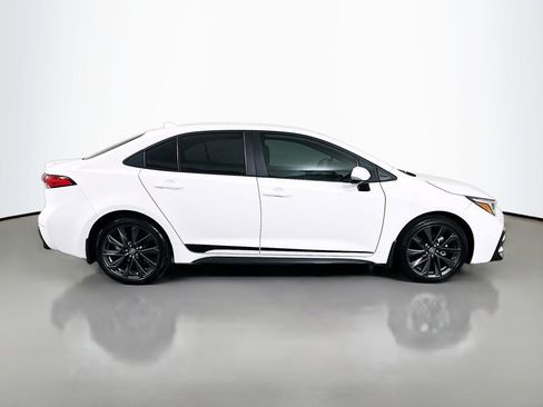 Used 2025 Toyota Corolla SE image 6