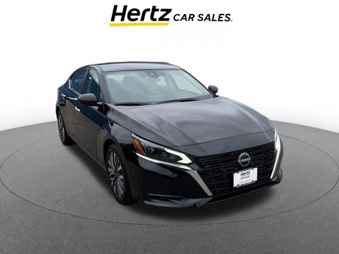 Used 2025 Nissan Altima 2.5 SV image 1