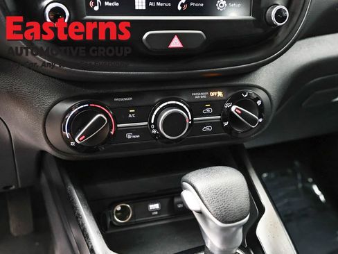 Used 2025 Kia Soul LX w/ LX Technology Package FWD image 20