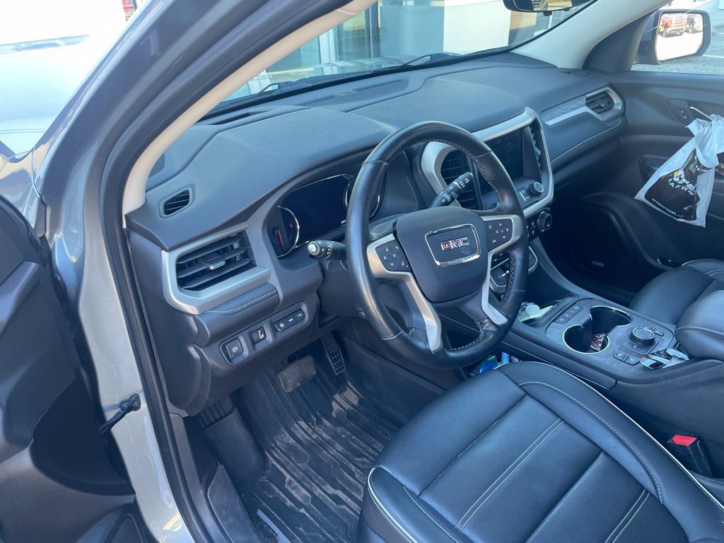 Used 2023 GMC Acadia Denali w/ Denali Ultimate Package AWD/4WD image 4