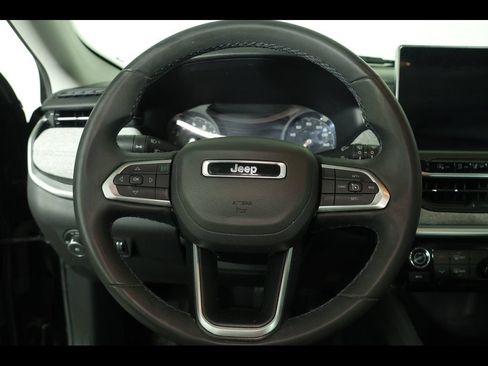 Used 2022 Jeep Compass Latitude AWD/4WD image 9