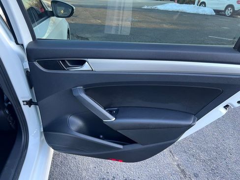 Used 2019 Volkswagen Passat 2.0T Wolfsburg w/ Wheels & Sunroof Package image 21