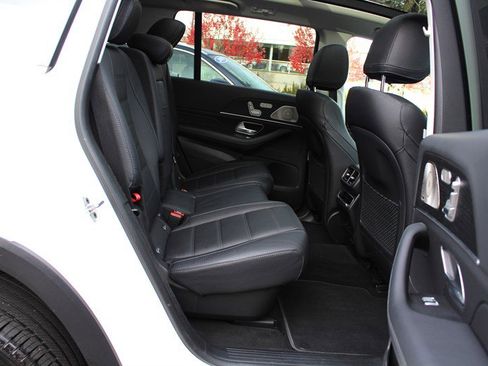 Used 2022 Mercedes-Benz GLS 450 4MATIC image 40