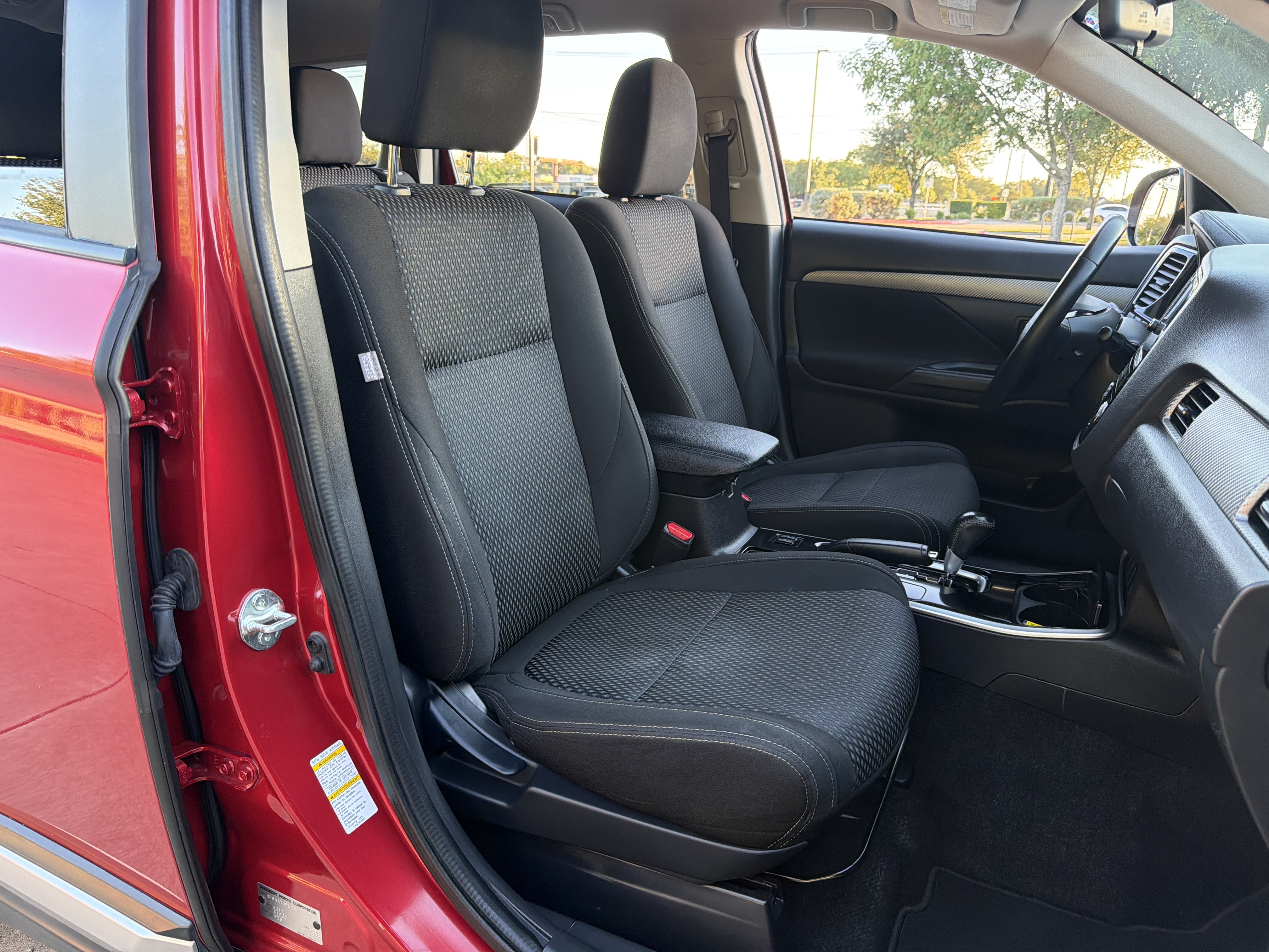 Used 2018 Mitsubishi Outlander SE FWD image 10