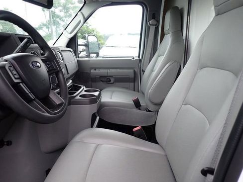 Used 2025 Ford E-450 and Econoline 450 Super Duty w/ Power Equipment Group image 9