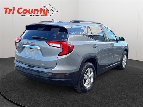 Used 2024 GMC Terrain SLE w/ Driver Convenience Package image 8