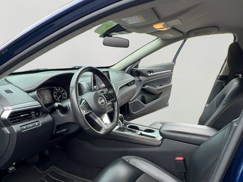 Used 2024 Nissan Altima 2.5 SR FWD image 9