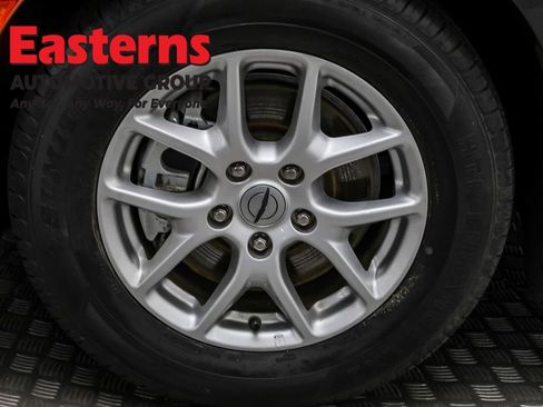 Used 2023 Chrysler Pacifica Touring-L image 34