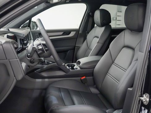 New 2026 Porsche Cayenne S image 5