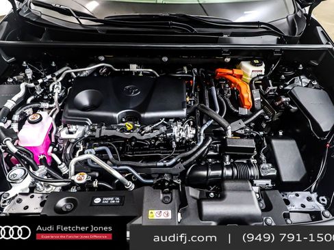 Used 2025 Toyota RAV4 SE image 11