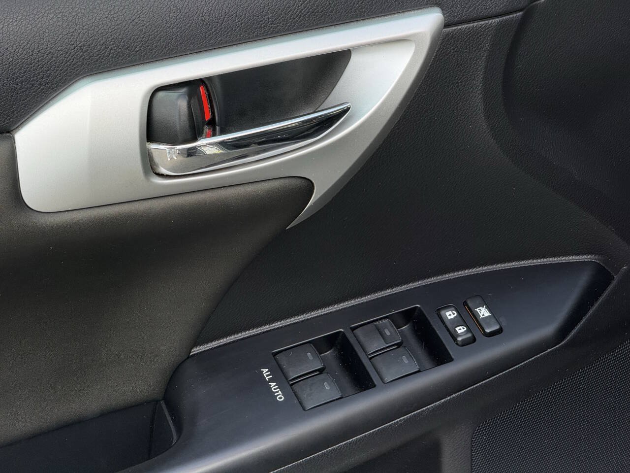 Used 2013 Lexus CT 200h FWD image 10