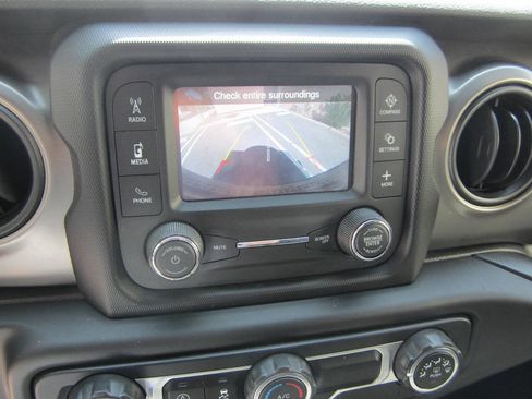 Used 2018 Jeep Wrangler Unlimited Sport S AWD/4WD image 32