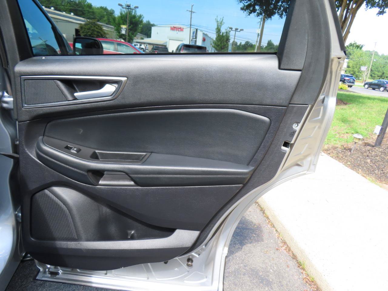 Used 2020 Ford Edge SE FWD image 21